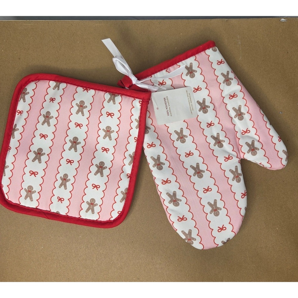 Pink Gingerbread Man Oven Mitt and Pot Holder Set Christmas Kitchen